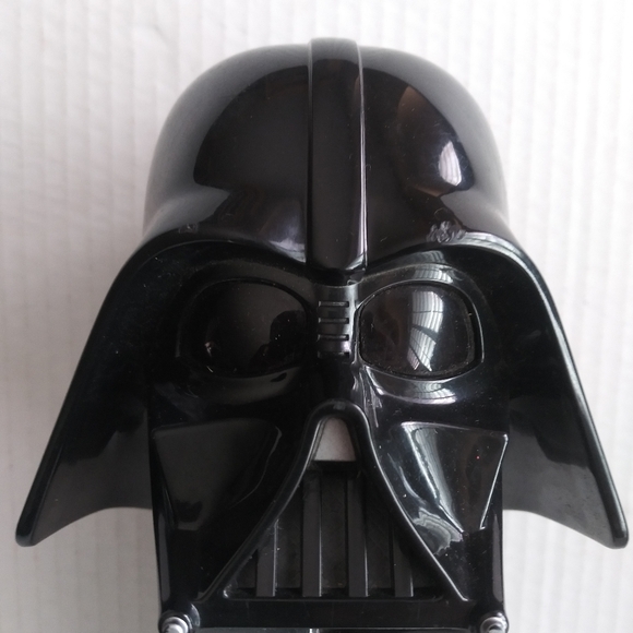 Star Wars Large Darth Vader PEZ Dispenser - Picture 2 of 15